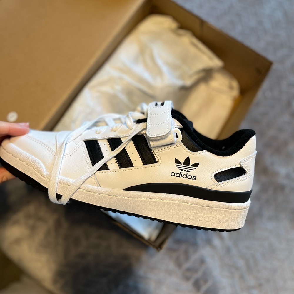 Men’s Adidas Forum Low Sneakers |BRAND NEW WITH BOX| 7 1/2 M